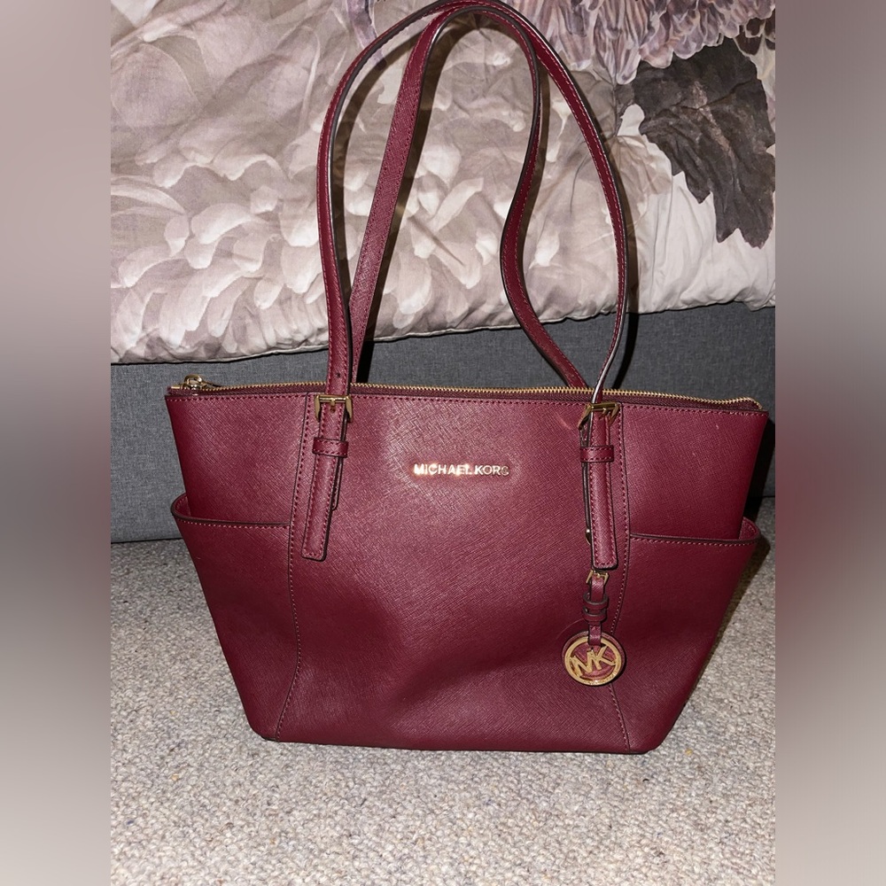 LIKE NEW MICHAEL KORS TOTE BAG